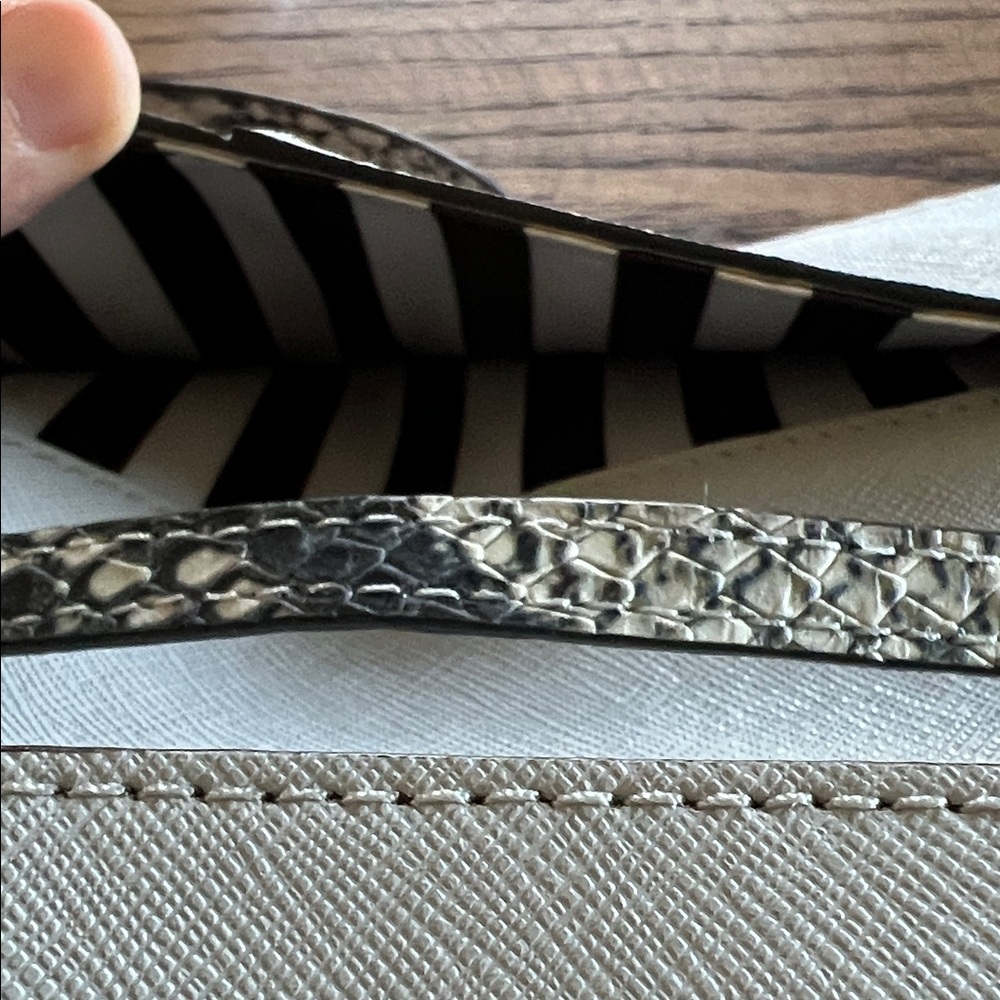 Henri Bendel Light Grey Crossbody Bag with Patterned Strap - Picture 6 of 6